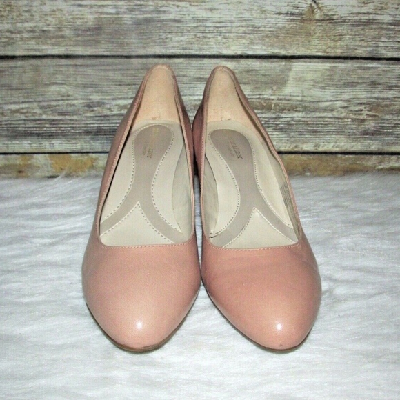 naturalizer beige heels